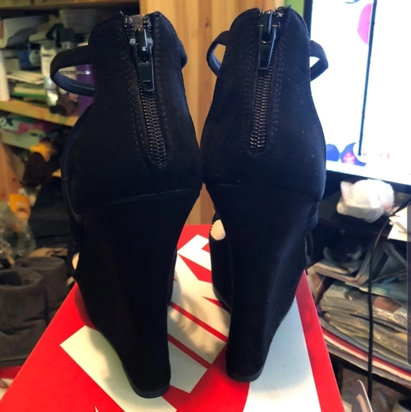 Wedge - Picture 3 of 4